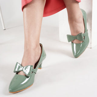 Conie Solid Pumps With Bow