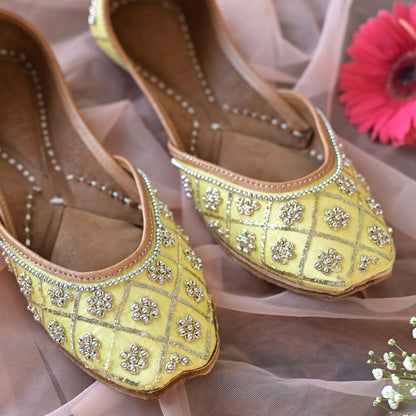 Leila Embellished Juttis