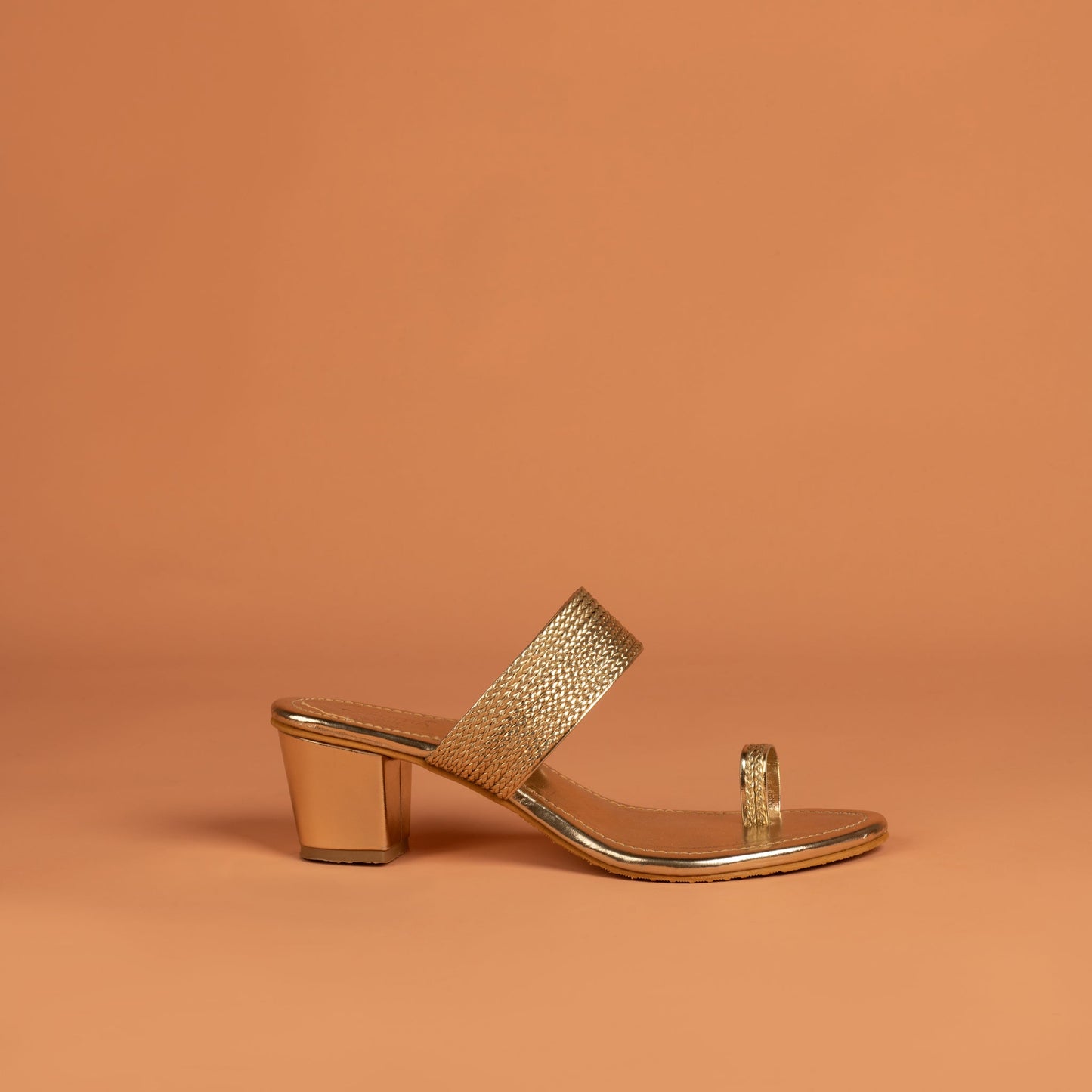 Amari Textured Kolhapuri Heels