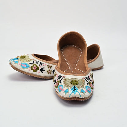 Inaya Threadwork juttis