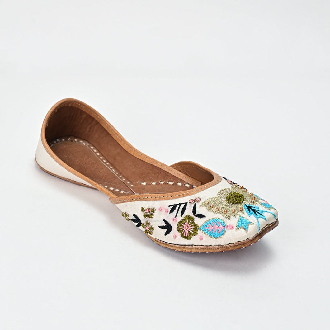 Inaya Threadwork juttis