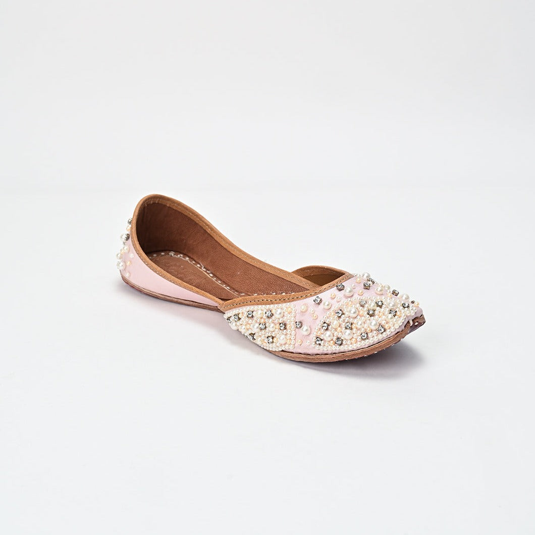 Nyla Embellished Juttis