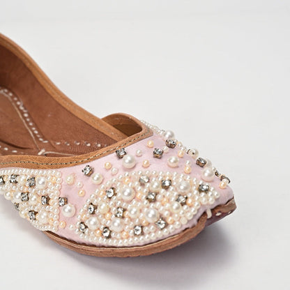 Nyla Embellished Juttis