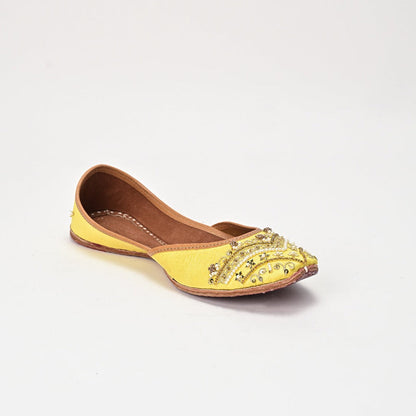 Mariam Embellished Juttis