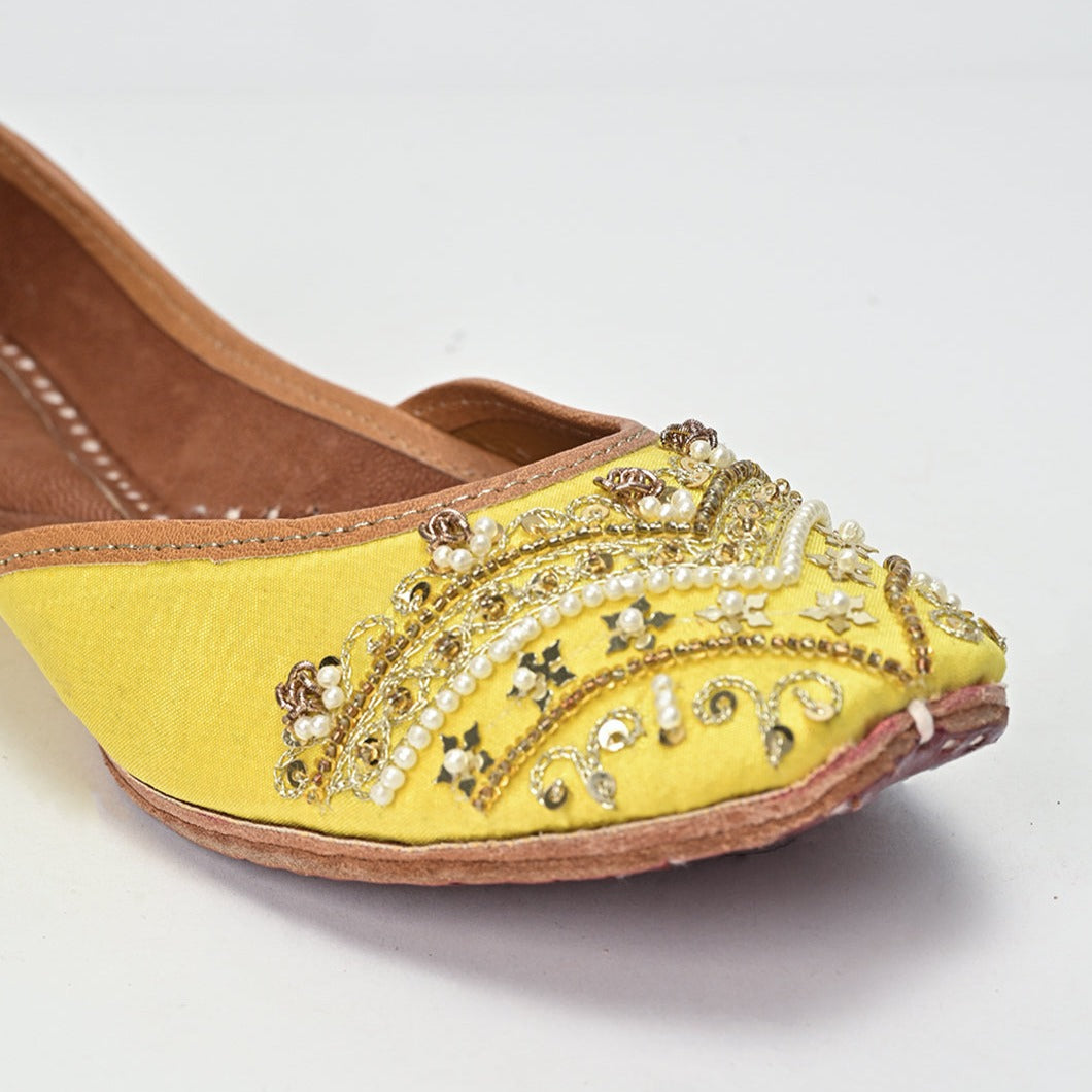 Mariam Embellished Juttis