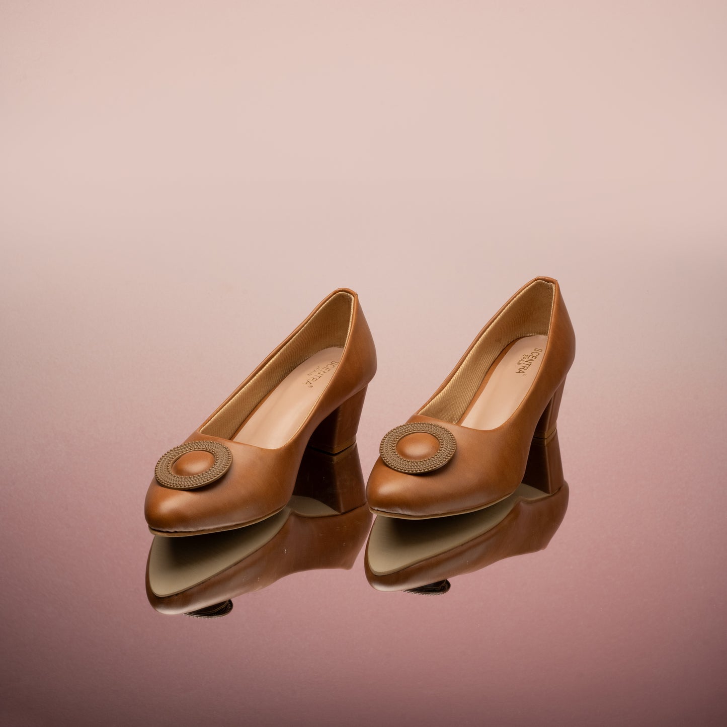 Conie Solid Pumps With Buckle